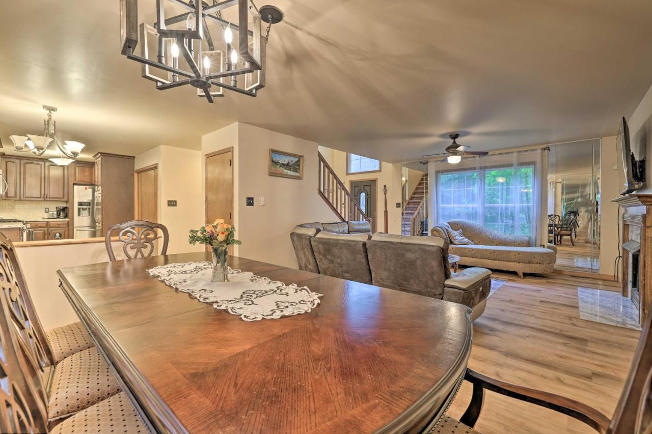 Spacious Tobyhanna Home With Lake Access And Fire Pit! Exterior foto