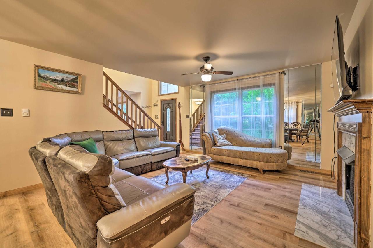 Spacious Tobyhanna Home With Lake Access And Fire Pit! Exterior foto
