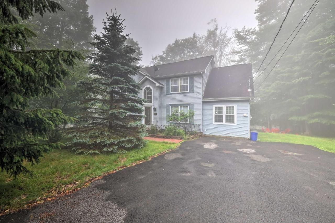 Spacious Tobyhanna Home With Lake Access And Fire Pit! Exterior foto