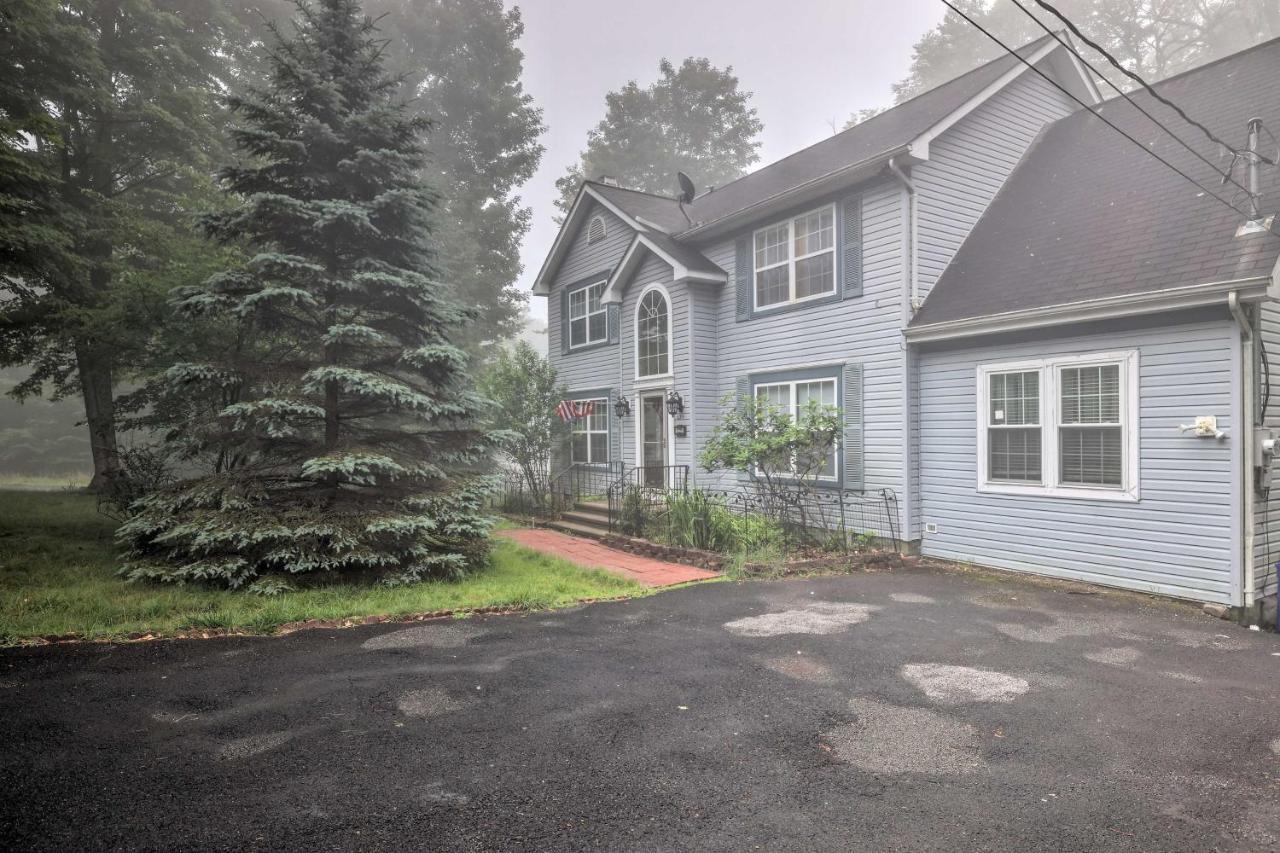Spacious Tobyhanna Home With Lake Access And Fire Pit! Exterior foto