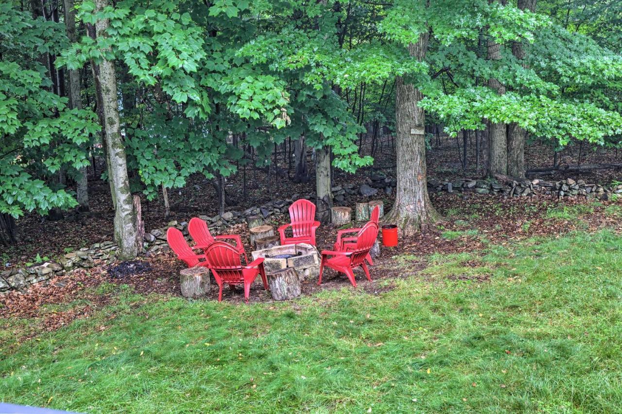 Spacious Tobyhanna Home With Lake Access And Fire Pit! Exterior foto